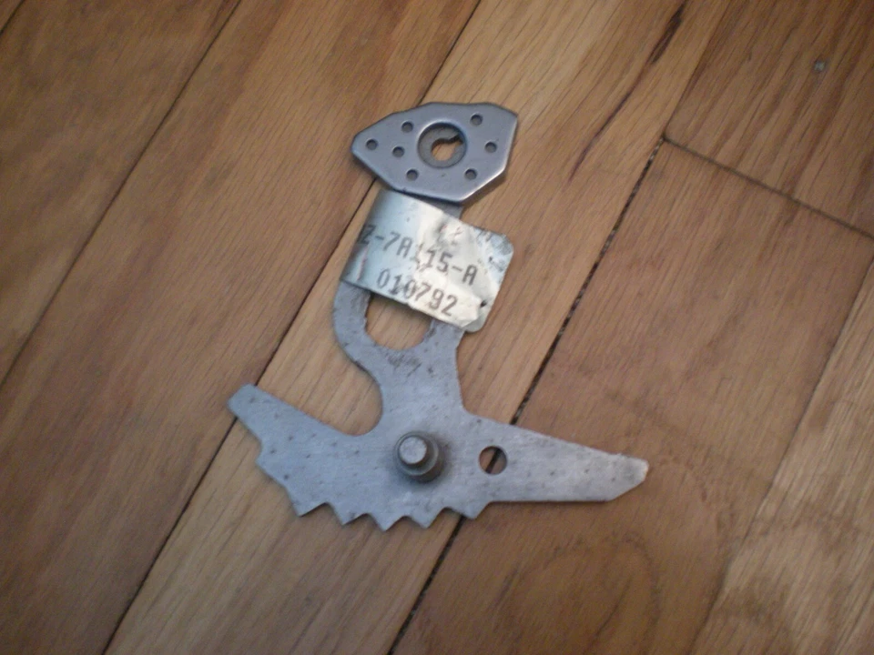 Новый из старых запасов 1980-1989 Ford Mustang AOT ручной рычаг фиксатора клапана E1AZ-7A115-A - Изображение 1 из 3