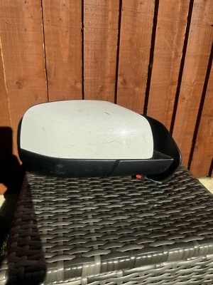 Белое правостороннее зеркало со стороны водителя Land Rover Range Rover Sport 2011 No109 - Изображение 1 из 4