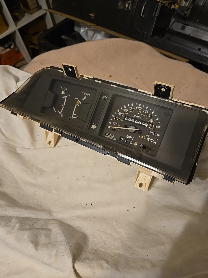 Dodge Colt Plymouth Scamp 1982 velocímetro calibre grupo 0 millas  Foto 1 de 4