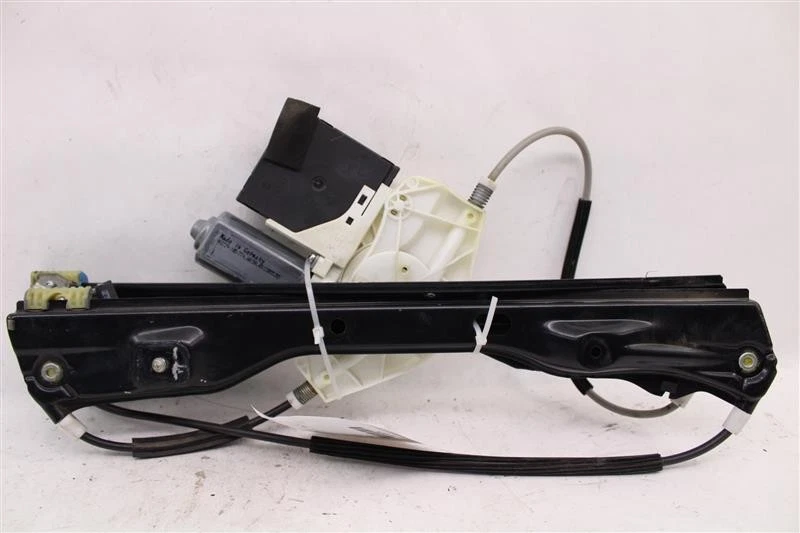 Used Front Right Door Window Regulator Front fits: 2006 Volkswagen Passat electr Foto 1 de 4