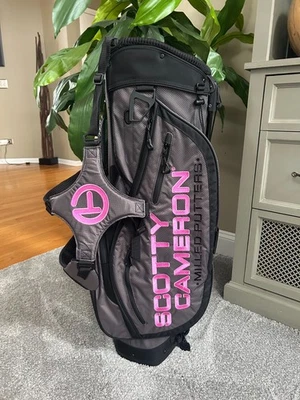 RARO Scotty Cameron Putters Exclusivo PATHFINDER Bolso de Pie Gris Carbón Rosa Foto 1 de 4