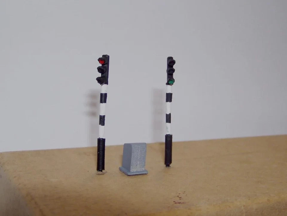 OO Gauge Period Traffic Light - Single Head P&D Marsh PDZ43 - image 1 of 1
