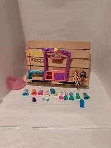 Polly Pocket Grill & Chill barbecue confezione festa con quattro bambole da 2" e 18+ accessori - Foto 1 di 13