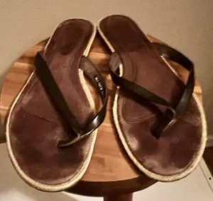 UGG braune Lackleder-Flip-Flops Sandalen Damengröße US 8,5 - Bild 1 von 2