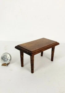 Mesa de centro/mesa auxiliar pequeña hecha a mano 1:12 casa de muñecas miniatura cabaña rústica - Imagen 1 de 3