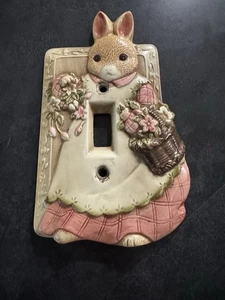 Vintage Takahashi Hase Kaninchen mit Blumenkorb Lichtschalter Abdeckplatte - Bild 1 von 3