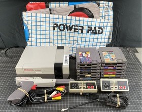 Original Nintendo NES Console Bundle 2 Controllers/Gun/14 Games/Pad - TESTED
