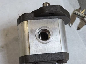 CAPRONI 20C16X030U-VIT HYDRAULIC GEAR PUMP NOS FREE SHIP LOC N - Picture 1 of 10