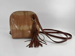 Bandolera Hobo International con borla patrón de piel de serpiente - Imagen 1 de 8