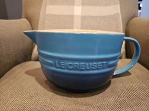 NEW Le Creuset Batter Bowl Azure Blue 2 1/8 QT 2 L Mixing Bowl W Handle & Spout - Picture 1 of 6