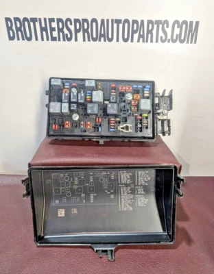 Chevrolet Malibu 2014 caja de fusibles de motor OEM 23202763 Foto 1 de 4