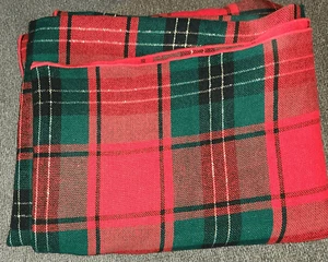 Plaid green and red lightweight tablecloth with sparkly gold thread - Picture 1 of 6