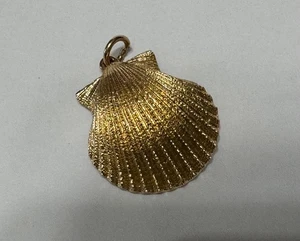 14K Gold Scallop Shell Charm Pendant Seashell - Picture 1 of 10