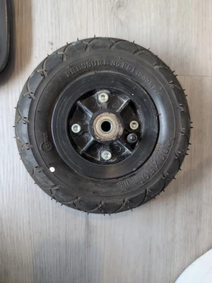 Maquinilla de afeitar 200x50 para neumáticos y tubo interior E100 E125 E150 E175 con buje - Usada buen estado. Foto 1 de 3