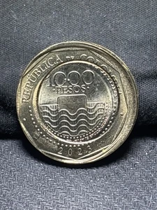 2023 Colombia 1000 Pesos – Off-Center Broadstrike Error – Collar Failure / Unree - Picture 1 of 7