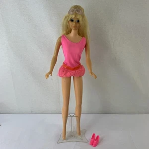 Vintage 1970 Barbie PJ Twist N Turn Puppe #1118 Original Badeanzug Ständer Brille + - Bild 1 von 12