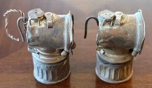 COPPIA LAMPADE DA MINATORE 1912 JUSTRITE USA OTTONE PESANTE PICCOLE CARBURO USA MINIERA CARBONE - Foto 1 di 15