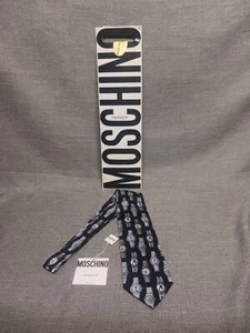 Nuevo con etiquetas Reloj de Corbata Moschino Estampado Amor Paz 100% Seda Hecho en Italia - Imagen 1 de 14