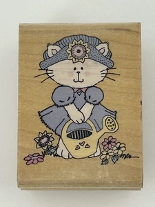 Gummistampede Sabrina die Katze Gießkanne A872D Holz montiert Gummistempel - Bild 1 von 4