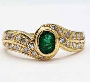 Anillo oro 18k con esmeralda y diamantes - Imagen 1 de 6
