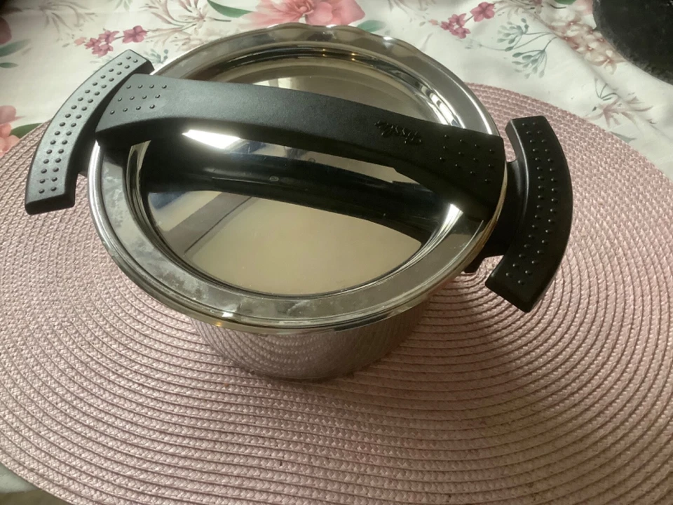 Induktions Topf-Fissler Magic line-cookstar- innen 20 cm -schwarz- 2,5 L- Top!! - Bild 1 von 4