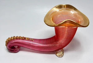 1880er viktorianische Murano venezianische Preiselbeere Glas vergoldet Füllhorn Vase mit Gewinde - Bild 1 von 9