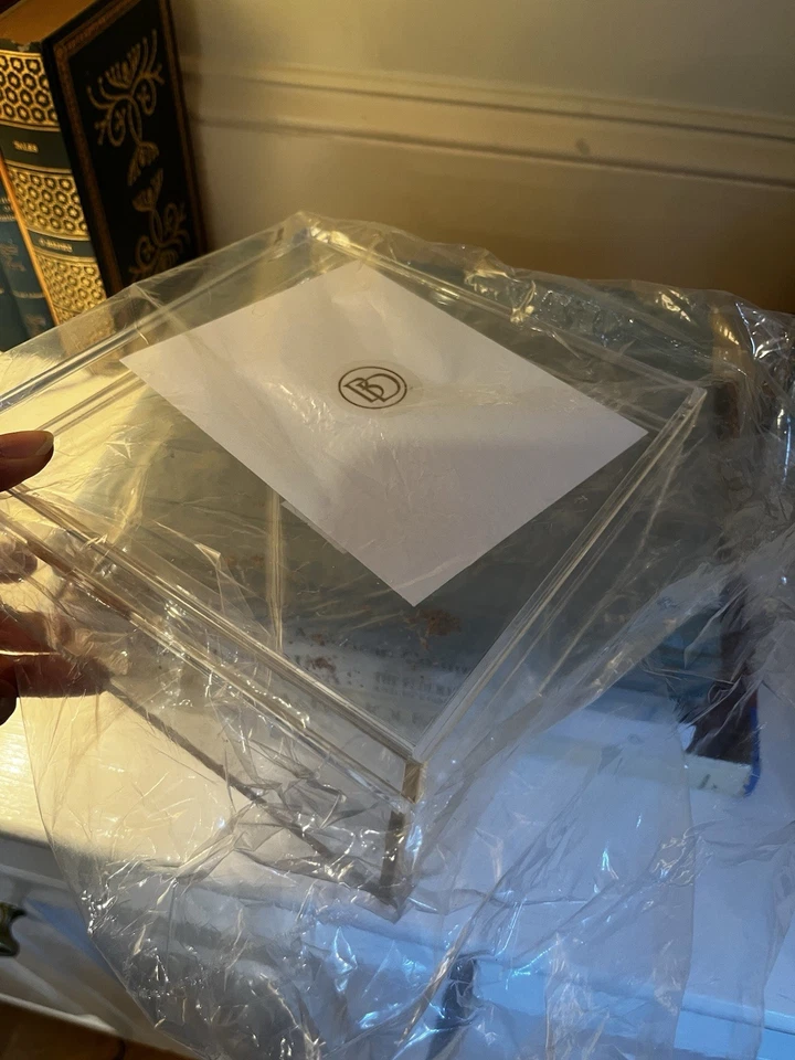 Акриловый дисплей коробка 7 x 7 x 3 дюйма новый в коробке от Ballard Designs - Изображение 1 из 4