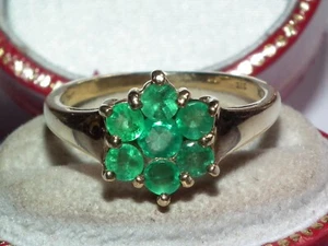 Bellissimo anello vintage oro massiccio 9 ct smeraldo naturale set fiori a grappolo - Foto 1 di 9