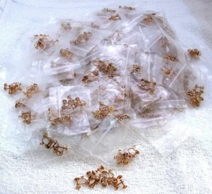 2 3/4 POUND SCREW ON HUNDREDS VINTAGE EARRING FINDINGS BELOW WHOLESALE COST DD73 - Picture 1 of 3