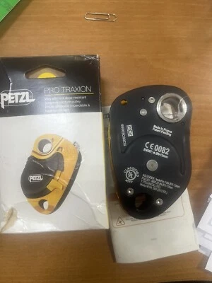 Polea de captura de progreso resistente a pérdidas Petzl PRO TRAXION Foto 1 de 4