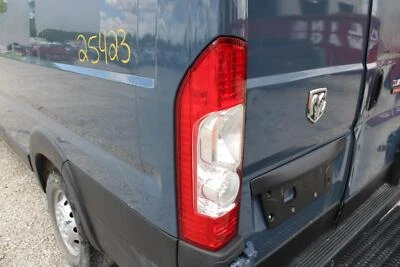 Conjunto de luz trasera izquierda usada se adapta a: camioneta Ram Promaster 3500 2021 grado A izquierda Foto 1 de 4