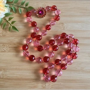 Kate Spade New York Red & Pink Lucite Beaded 35" Necklace w/Daisy Flower Clasp - Picture 1 of 8