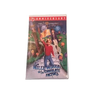 Willy Wonka And The Chocolate Factory 25th Anniversary VHS Clamshell Family - Picture 1 of 2