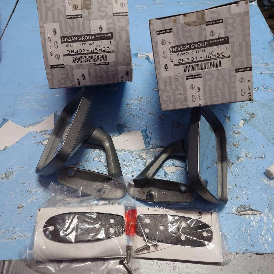 Juego de espejos retrovisores exteriores diestros originales Nissan DATSUN 1200 B110 96301-H5950 96302-H5950 Foto 1 de 1