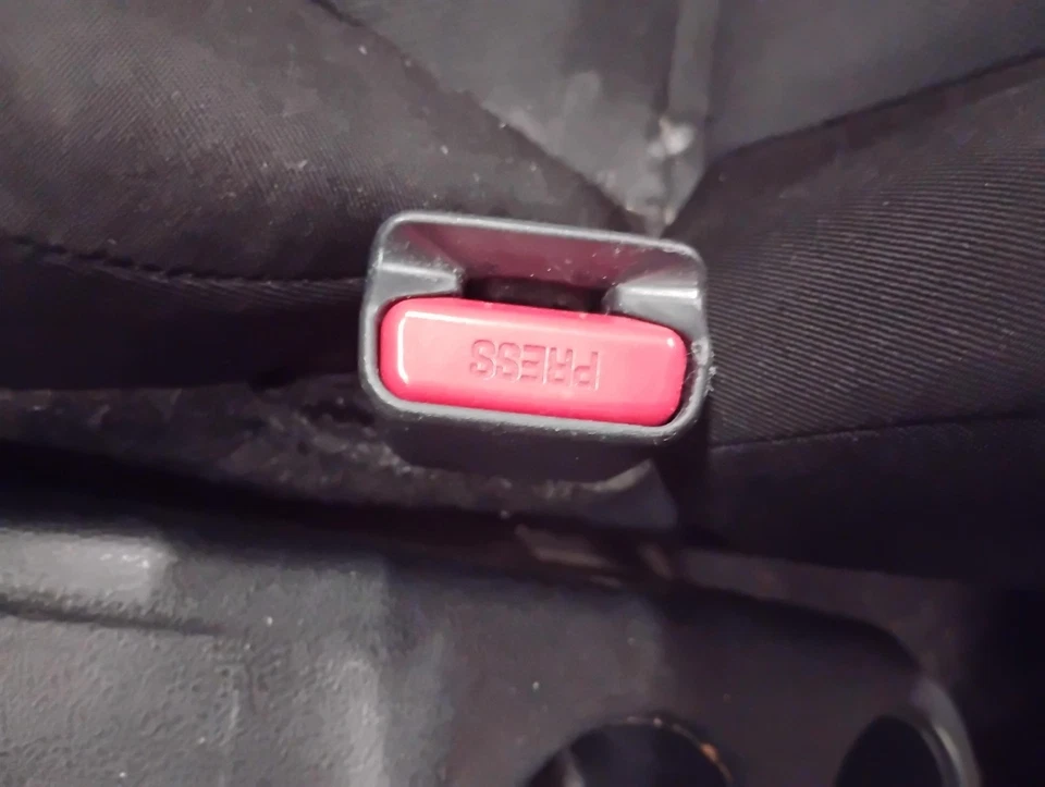 16 17 18 19 NISSAN VERSA Front Seat Belt - Imagem 1 de 1