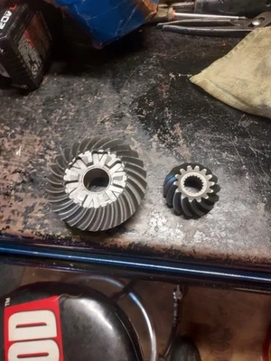 Engranajes unidad inferior 200HP V6 Johnson Evinrude 1996 2000 Foto 1 de 4