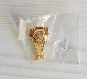 Figura de niña Brownilympics 2010 Girl Scouts pin de solapa esmalte dorado - Imagen 1 de 2