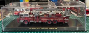 FDNY Ladder 33 MACK CF TOWER Code 3 Maßstab 1:64 - Bild 1 von 4