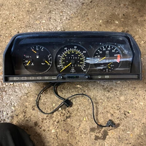 Mercedes 190E W201 INSTRUMENT ARMATURENBRETTCLUSTER 2015430723 Außentemperaturuhren - Bild 1 von 1