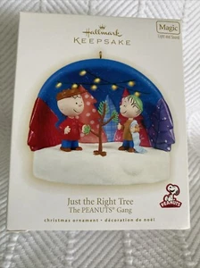 Hallmark Keepsake Ornament Peanuts Gang JUST THE RIGHT TREE Magic, Light & Sound - Picture 1 of 5