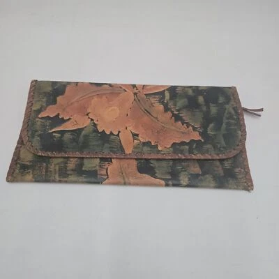 Cartera sin asas de cuero vintage años 70 para damas con motivo floral suave Foto 1 de 4