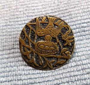 Vintage Antique Metal Picture Button NESTING BIRD EGGS - Picture 1 of 4