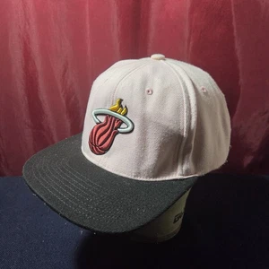 Cappello termico Mitchell & Ness Miami berretto rosa nero snapback ricamato NBA - Foto 1 di 10