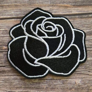 Parche Gótico Negro Blanco Rosa Floral Rockabilly Punk Hierro - Imagen 1 de 2