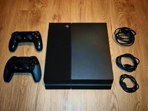 Playstation 4 schwarz 500 GB gebraucht mit 2 Controllern - Bild 1 von 7