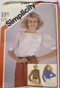 Simplicity 5497 Camicette asimmetriche Misses FF/UC 1982 taglia 10 24 pezzi - Foto 1 di 3
