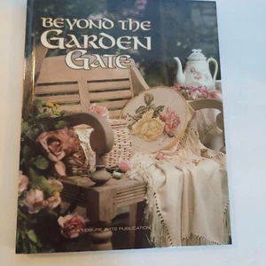 Libro de patrones de punto de cruz contado Beyond the Garden Gate - Artes de ocio - Imagen 1 de 2
