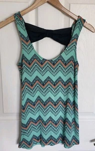 Top tunica Rue 21 blu navy acqua zig zag righe fiocco schiena donna taglia S small usato in ottime condizioni - Foto 1 di 10