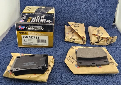 Pastillas de freno traseras de cerámica Wearever GNAD733 doradas para 98-04 Mitsubishi Montero Sport Foto 1 de 4