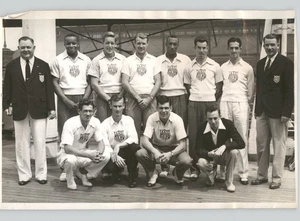 US TRACK STARS incl BLAINE RIDEOUT Sailing to UK Competition 1955 Press Photo - Picture 1 of 2